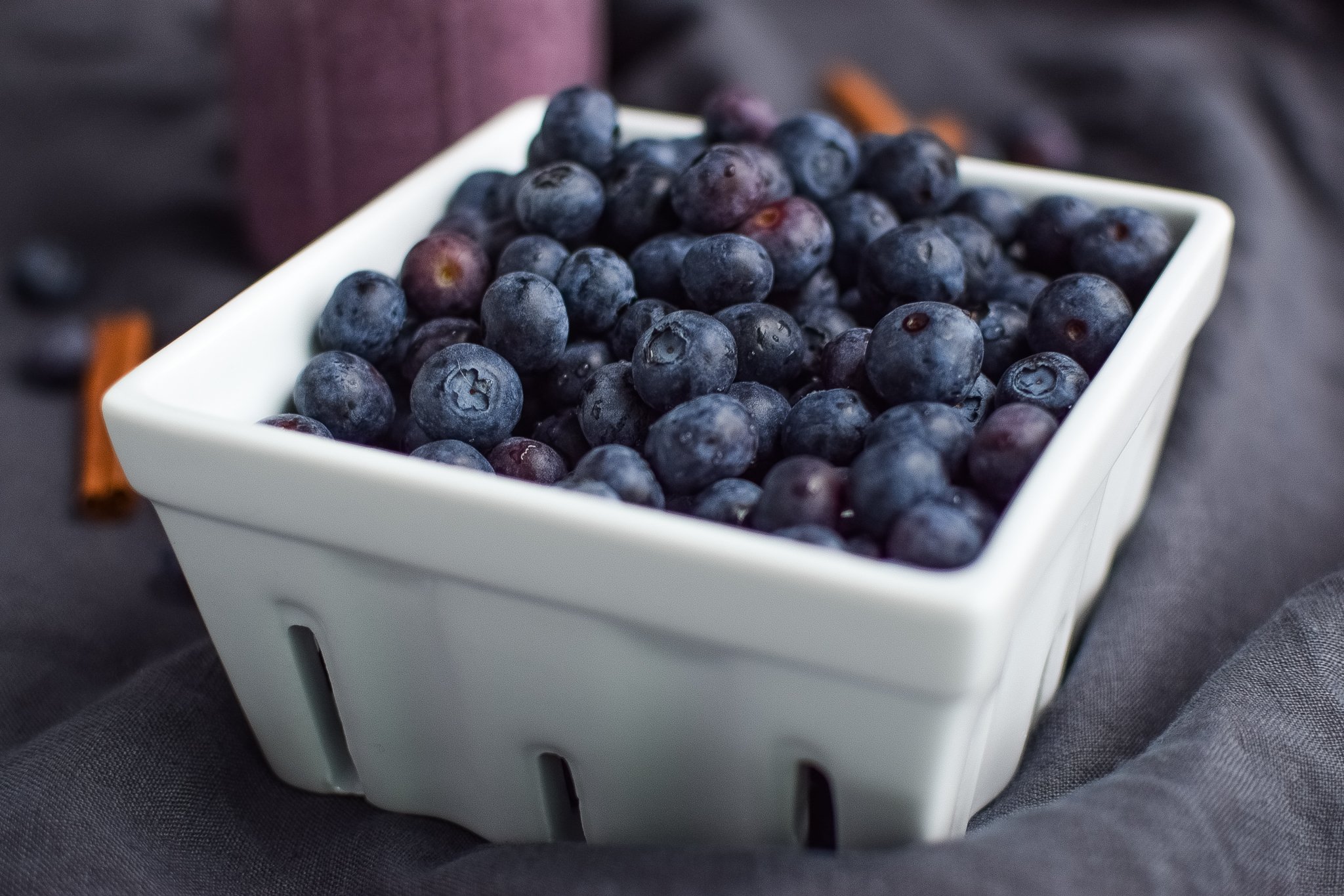 PB2 Peanut Butter Powder Blueberry Cinnamon Smoothie recipe - Creamy and delicious protein smoothie with blueberries, banana, greek yogurt, and PB2! - ProjectMealPlan.com