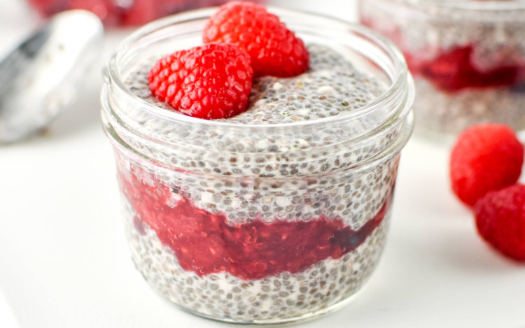 chia pudding breakfast parfait