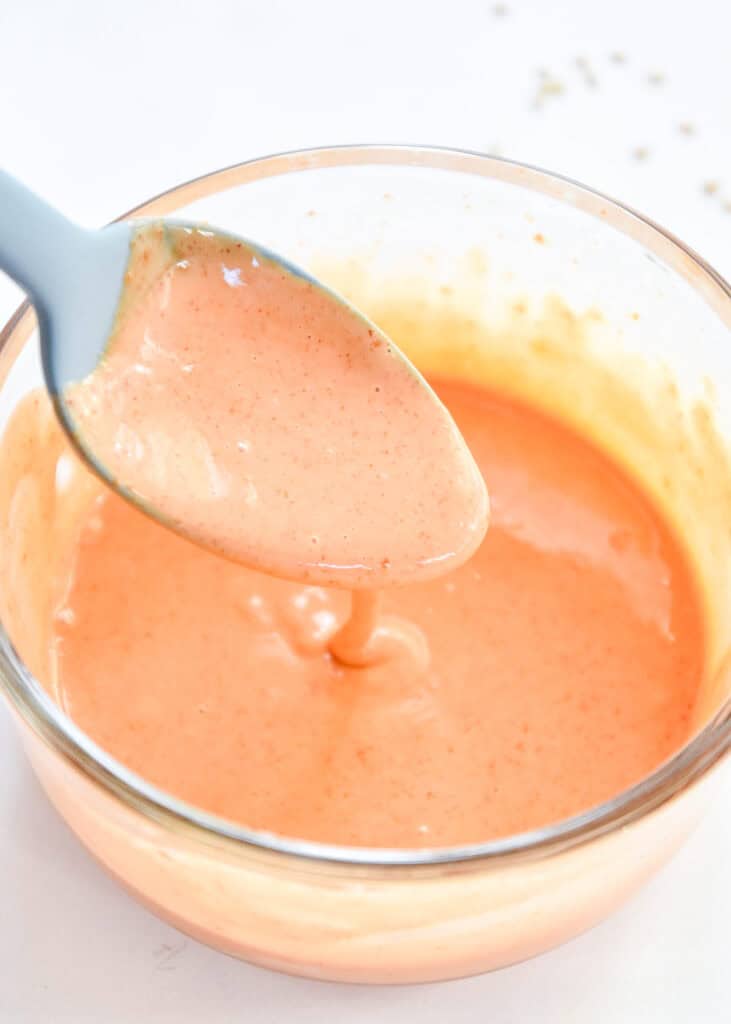 mayo gochujang drizzle mixed together in a small bowl.