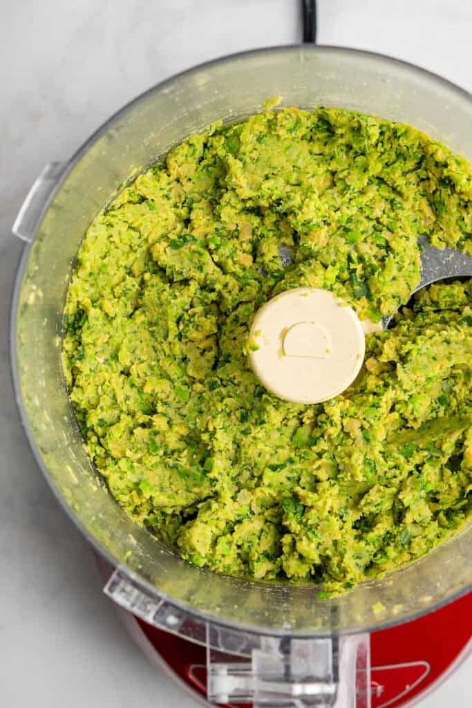 blended chickpeas, green onions and peas in a food processor.